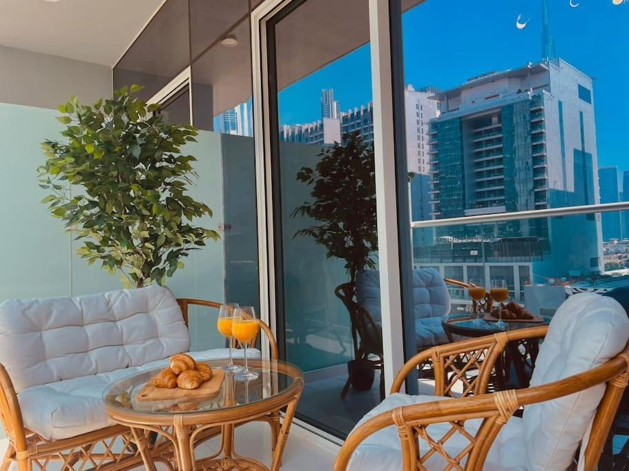Vera Residences By Damac I 1Br Luxury Aparthotel Dubai Bagian luar foto